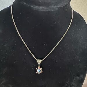 NWOT-Elegant Silver turtle Pendant whit Evil Eye Necklace.